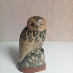 Chouette en bois finement sculpté  hauteur 14 cm x 7 cm