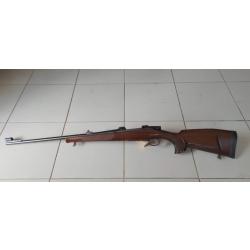 vend carabine cz 550 médium.        cal 9,3x62    comme.  neuve.    plus lunette de battue meopta