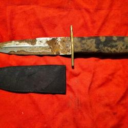 Couteau de tranchée allemand avec son fourreau en cuir de la seconde guerre mondiale en T.B.E.