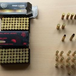 Lot de douilles percutées et neutralisées : 9X19 , 38 spécial , 45 auto , 30 carbine , 223 Remington