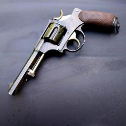 Revolver suisse 82 sans prix de réserve