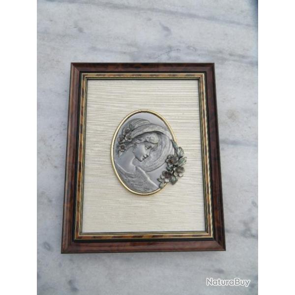 Ancien tableau relief ovale en tain estamps reprsentant une lgante de profil (Vers 1960-70)