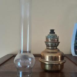 Lampe à pétrole ancienne en laiton avec verre 40 cm de haut