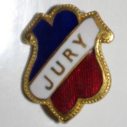 rare insigne jury 23 mm de haut avec attache au dos existe en général que en pendentif