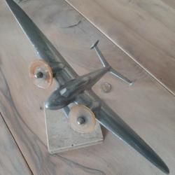 Avion miniature bombardier Art Déco aluminium années 1930. Avec socle marbre. Belle présentation