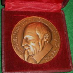 medaille en bronze  " Olivier Serre " 175 grs diametre 68 mm pere de l'agriculture