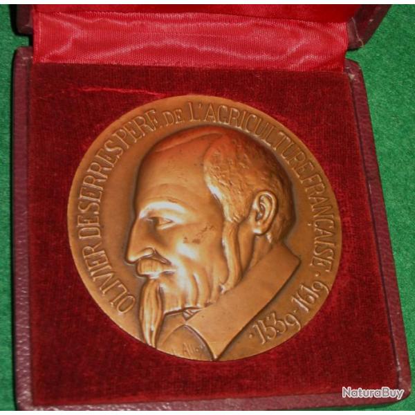 medaille en bronze  " Olivier Serre " 175 grs diametre 68 mm pere de l'agriculture