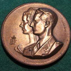 medaille de bronze HET NEERHOF  1889 GENT (Belgique)  K.M diametre 50mm pds 48,5 grs