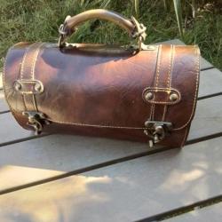 Petit bagage cuir vintage pour rangement munitions parfait etat