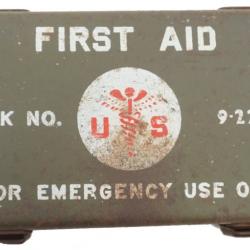 Boîte Originale US "First Aid - For emergency Use only" de véhicule WW2