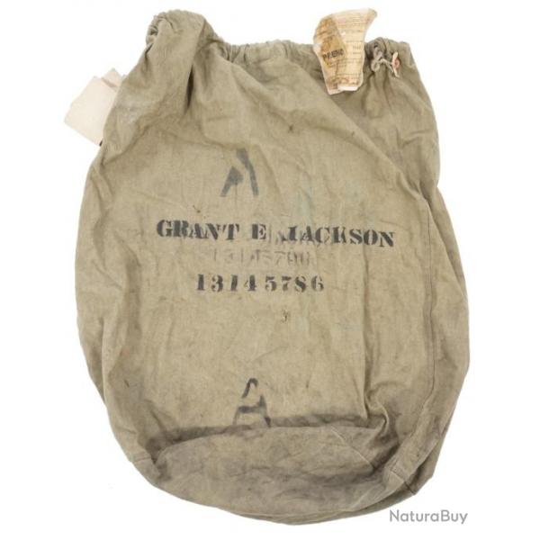 Sac  linge Du soldat Jackson E Grant matricule 13145786 avec tiquettes  et rcpiss original WW2