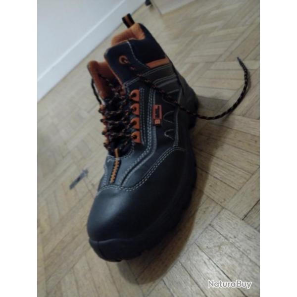 Chaussures de scurit Black Hammer pointure 46 neuves