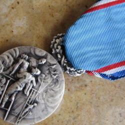 pompier soldat du feu Médaille de l'Union des Sapeurs-pompiers de l'Yonne firefighter fireman argent