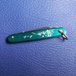 ancien petit couteau de poche extra plat  vert  1970  /  pocket - knife