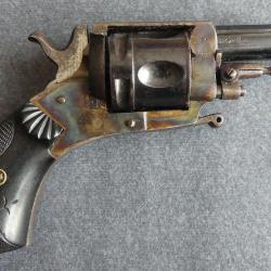 Trés beau revolver Bull-dog en finition de luxe Jaspée calibre 320