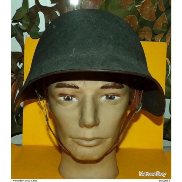 CASQUE LOURD DE L'ARMEE SUISSE AVEC SON INTERIEUR EN CUIR ET SA JUGULAIRE REGLABLE , TAILLE 56 , POI