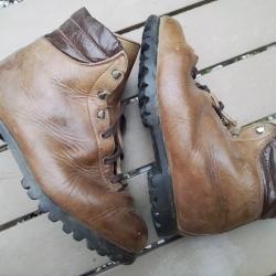 Solides et confortables chaussures de marche vintage LE TRAPPEUR T43 bon etat