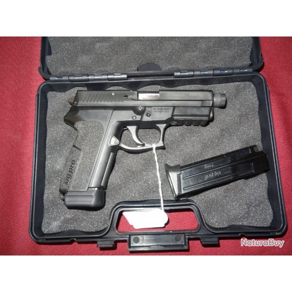 Pistolet SIG SAUER SP 2022 canon filet en 9x19mm avec 2 chargeurs et mallette