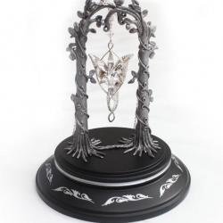 Le Seigneur des Anneaux - Arwen - Presentoir + Pendentif Etoile du Soir NNDUO Repliksword