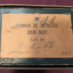 Boite carton fusée détresse jours/nuit de l'armée de l'air francaise année 50