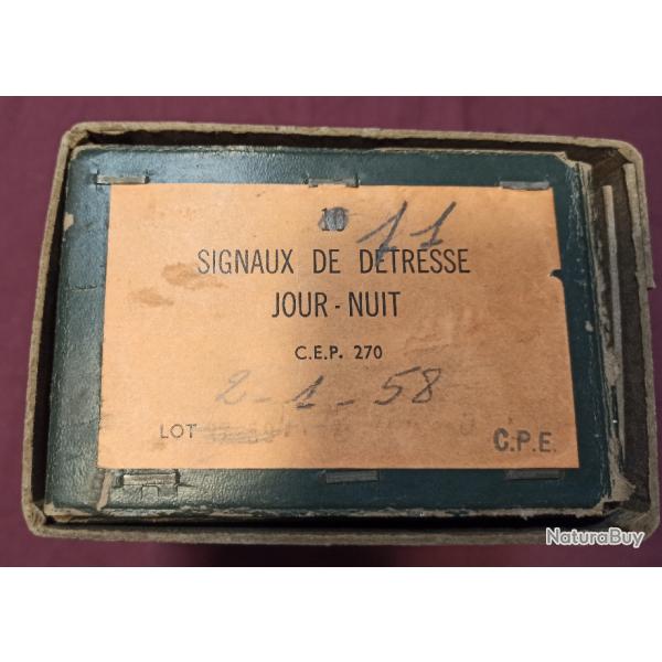 Boite carton fuse dtresse jours/nuit de l'arme de l'air francaise anne 50