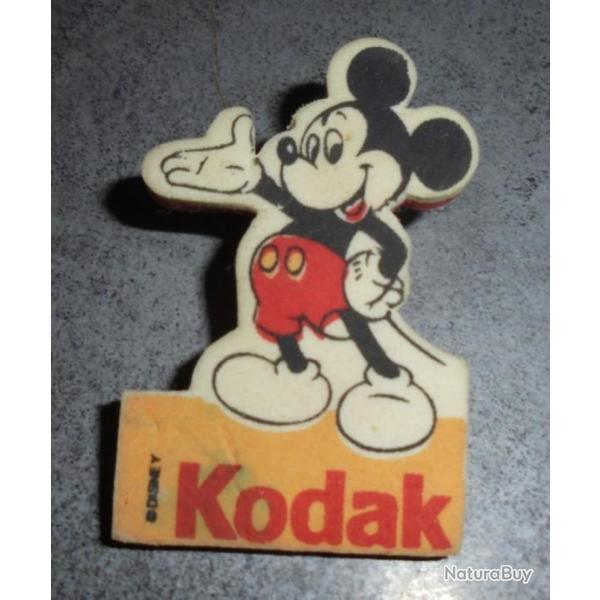 PIN'S KODAK MICKEY DISNEY en MOUSSE Walt Disney Mickey Mouse / Appareil Photo