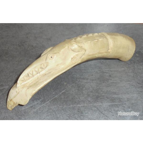 ANCIEN CROCODILE CORNE SCULPTE long 18.5cm