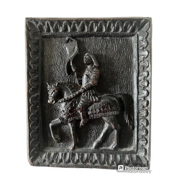 Rare sculpture chevalier en arme portant tendard dans le got du moyen ge