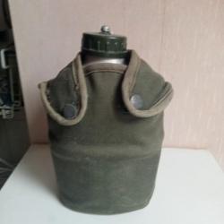 gourde militaire ancienne en alu hauteur 22 cm x 14 cm