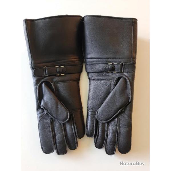 Trs belle paire de gants de motard militaire ou gendarmerie. Neuve. Taille 8. Jamais porte.