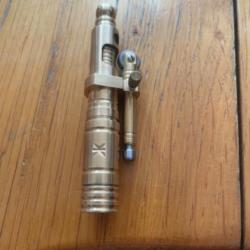 Briquet à essence fait mains