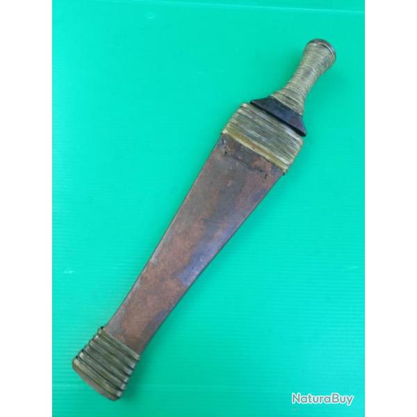 ANCIEN  GLAIVE  LOBALA  CONGO AVEC SON  FOURREAU  D ORIGINE   .  COMPLET  EN  BEL  ETAT   .