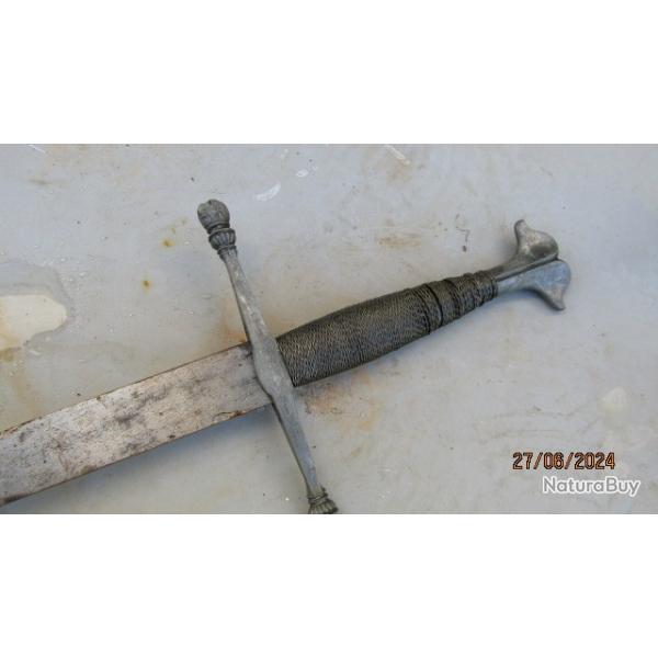 longue pe fine de panoplie mdivale moyen age chevalier chateau jus  nettoyer souvenir copie fer