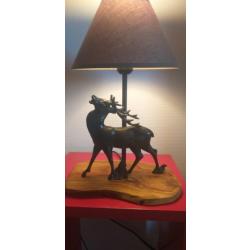 Jolie lampe de bureau décorée cerf