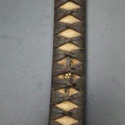 TSUKA POIGNEE DE SABRE JAPONAIS KATANA MOTIF CHRYSANTHEME Collection Très bon  Japon XIX eme