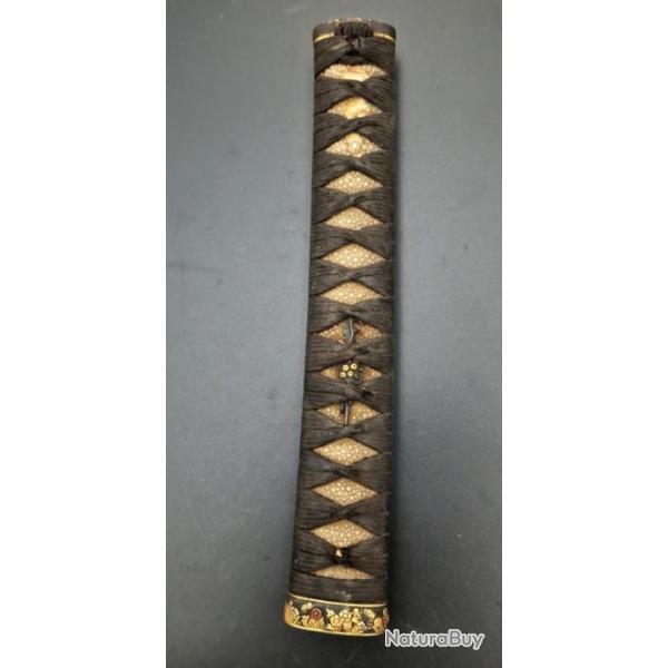 TSUKA POIGNEE DE SABRE JAPONAIS KATANA MOTIF CHRYSANTHEME Collection Trs bon  Japon XIX eme