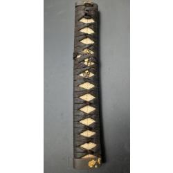 TSUKA POIGNEE DE SABRE JAPONAIS KATANA MOTIF PIVOINES Collection Très bon  Japon XIX eme