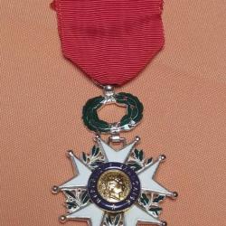 MEDAILLE CHEVALIER DE LA LEGION D'HONNEUR 5 EME REPUBLIQUE, FRANCE