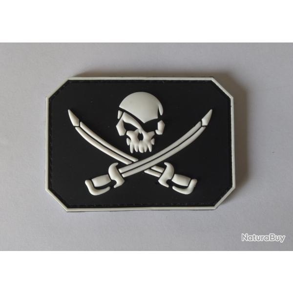 Patch Drapeau Pirate PVC velcro noir-blanc