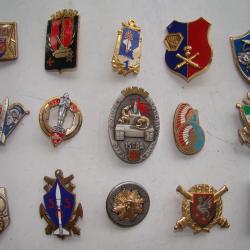 LOT 15 INSIGNES MILITAIRES ARTILLERIE FRANCE - TRES BON ETAT - PAS DE REPRODUCTION