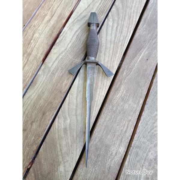 DAGUE STYLET PERCE MAILLE POIGNARD 16e violet le duc , trs pointue