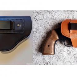 Deux holster en cuir un noir et un beige pour pistolet et revolver  , les armes ne sont pas à vendre