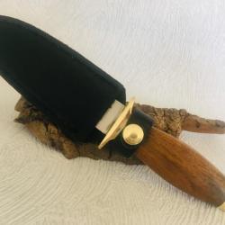 Petit Couteau de chasse Léopard boot 7 " avec son étui .