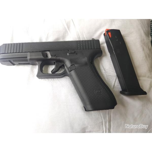 Vend Glock 17 , Pak 9mm, neuf, avec embout, goupillon, manuel d'utilisation, livr dans sa malette.