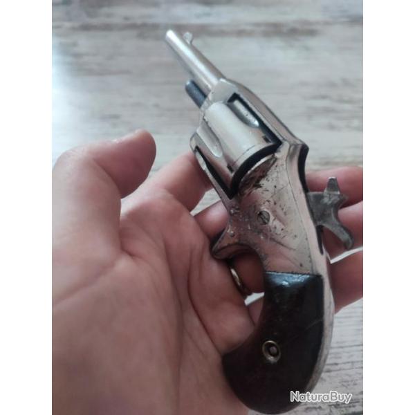 Revolver Defender .32 rimfire