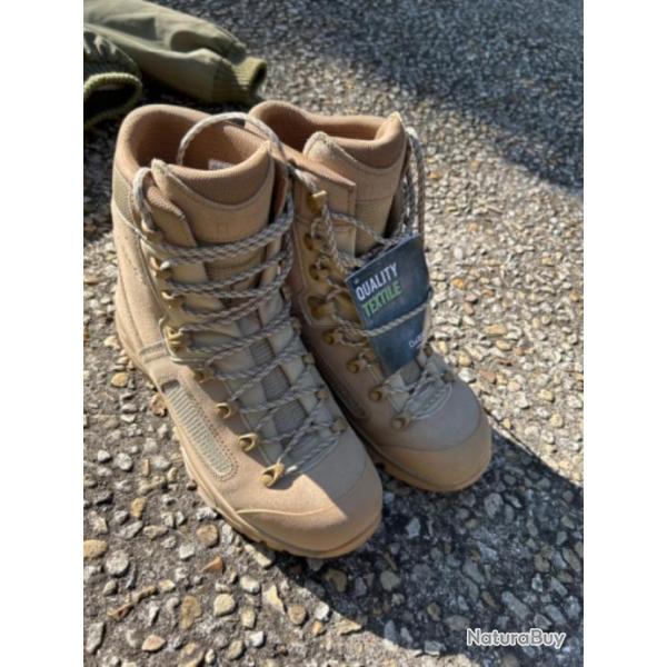 Chaussures LOWA combat taille 42 neuves