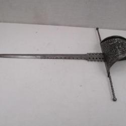 très belle MAIN GAUCHE  XVII em - lame  de 43 cm  total 55 cm - poids 550 gr