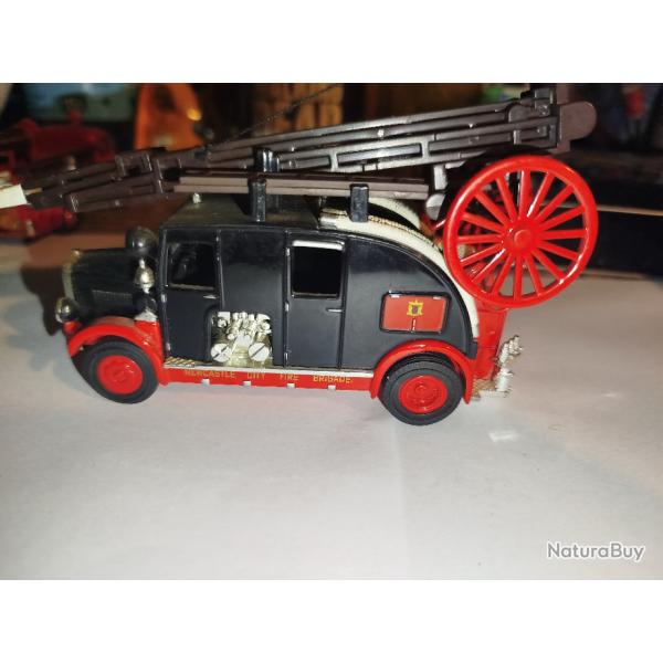 VEHICULE POMPIER LEYLAND PK9 1939 AU 1/43 DELPRADO