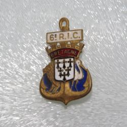 INSIGNE 1939 --- 6 ° REGIMENT  INFANTERIE COLONIAL  ----------- ARTHUS BERTRAND PARIS DEPOSE -------