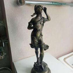 statuette du XIXème en bronze hauteur 46 cm 3,32 kg
